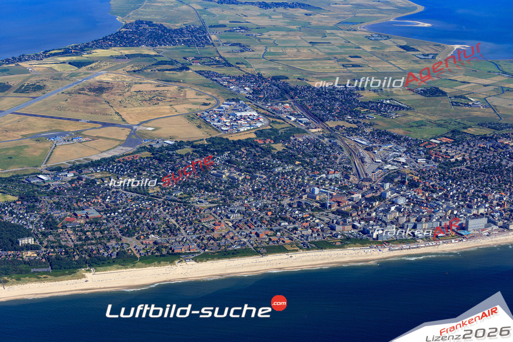 Die Luftbildaufnahme Westerland - Sylt wurde 2018 mittels Flugzeug (keine Drohne) erstellt. Perfekte Schärfe und Druck- Auflösung- Garantiert!