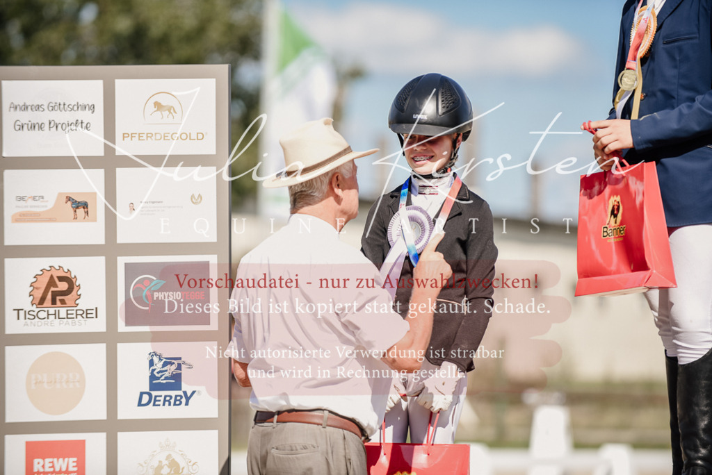 DSC_9846 | Pferde- und Turnierfotografie in Westsachsen. Pferdeportraits, Auftragszeichnungen und intuitive Kunst.