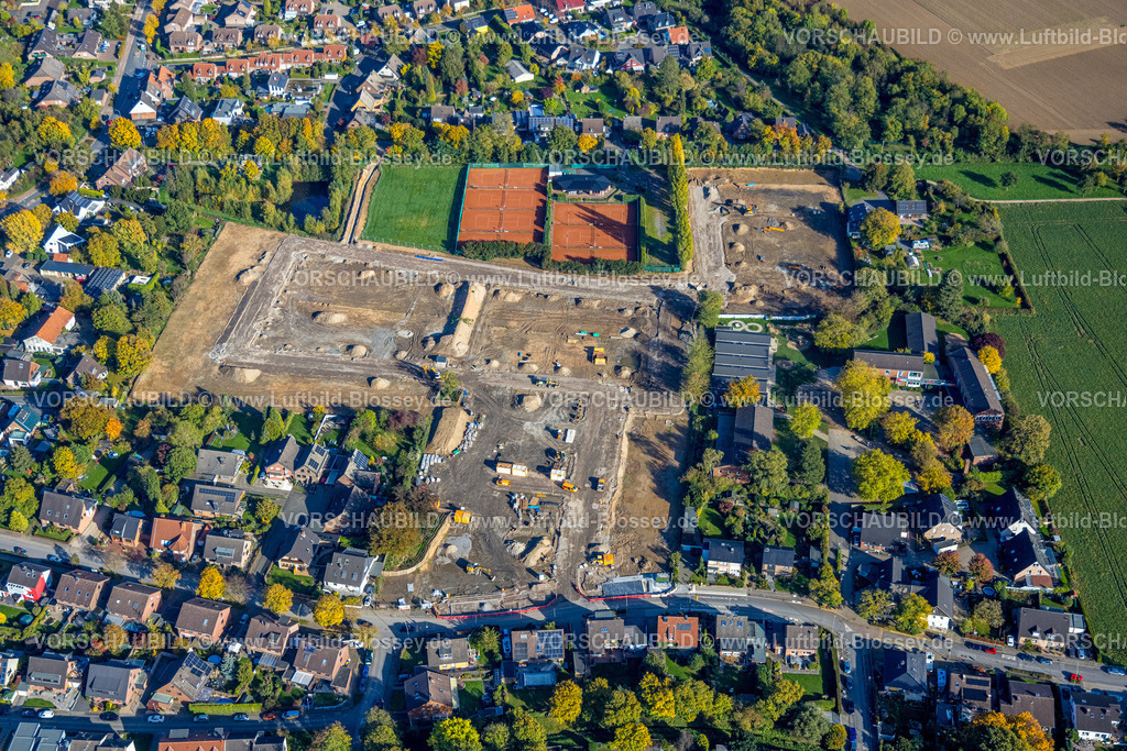 Neukirchen-Vluyn221004874 | Luftbild, Baustelle Bauprojekt Jahnplatz, Wohnhäuser an der Sittermannstraße, ehem. Sportplatz, Vluyn, Neukirchen-Vluyn, Ruhrgebiet, Niederrhein, Nordrhein-Westfalen, Deutschland