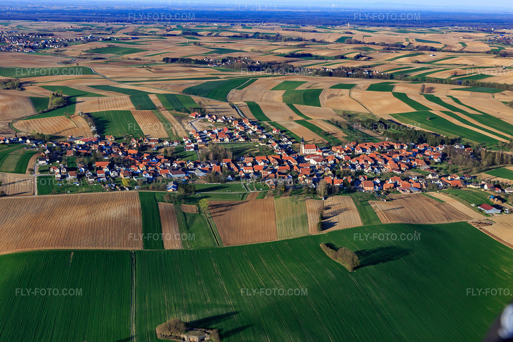 Aerial view: View of the town from the south in Aschbach in the state Bas-Rhin, France. – Photo: IMG_097810.jpg taken on 03/27/2017 by Werner Riehm/FLY-FOTO.com – Resolution of the original: 5472 x 3648 px