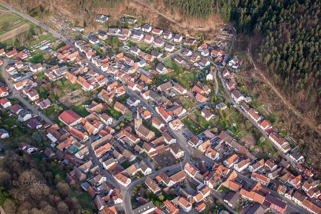 Luftbild: Dorfansicht in Vorderweidenthal im Bundesland Rheinland-Pfalz in Deutschland. Foto: IMG_56527.jpg vom 17.04.2013 durch Werner Riehm/FLY-FOTO.de
