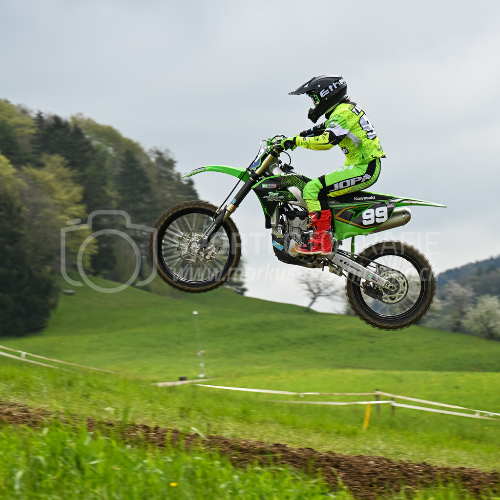 Motocross Schlatt bei Winterthur - 30. April 2023 | #99 Tausch Suzy aus Elshout (NL) auf Kawasaki in der Kategorie Swiss MX Women Cup am Motocross Schlatt bei Winterthur, 30. April 2023. 
Instagram: @mx_schlatt | @mc_wila | @sam_schweiz
Bild: Sportfotografie Markus Aeschimann | www.markus-aeschimann.ch - Realisiert mit Pictrs.com