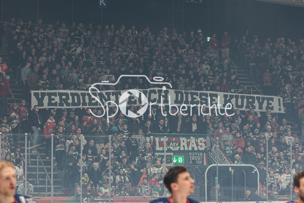 Augsburger Panther - Iserlohn Roosters | Die Fans der Panther zeigen was sie von der Mannschaft erwarten / Spruchband / Ultras AEV