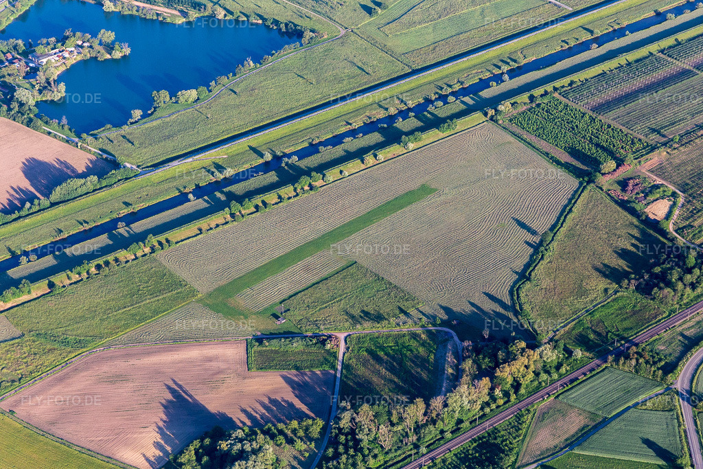 Luftbild: UL-Platz Ohlsbach an der Kinzig in Ohlsbach im Bundesland Baden-Württemberg in Deutschland. Foto: IMG_114928.jpg vom 01.06.2019 durch Werner Riehm/FLY-FOTO.de