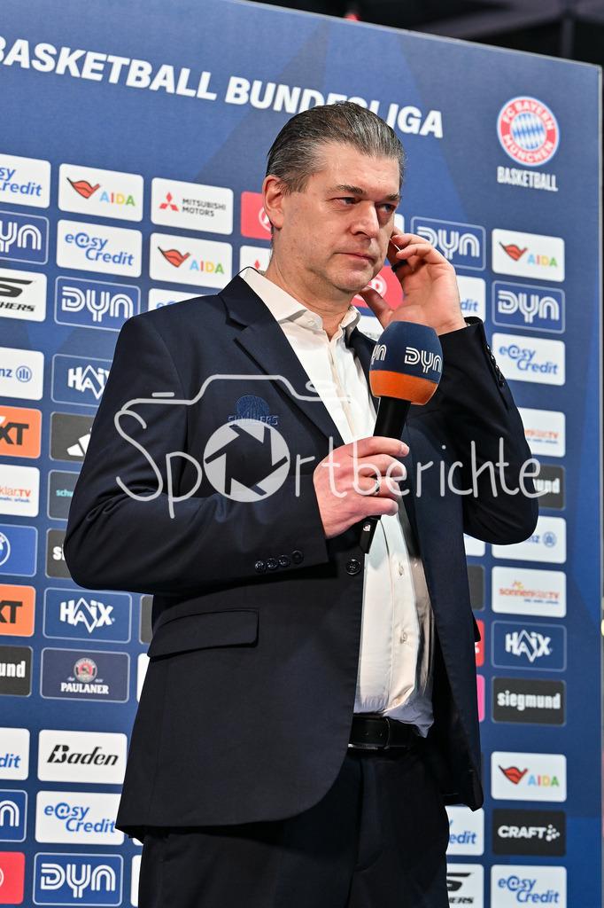 FC Bayern München - Skyliners Frankfurt | MUNICH, GERMANY - 17. FEBRUARY: im Bild Klaus PERWAS Trainer Skyliners Frankfurt / Einzelfoto / Freisteller vor dem Spiel zwischen dem FC Bayern München und den Skyliners Frankfurt am 21. Spieltag der easyCredit BBL im BMW Park