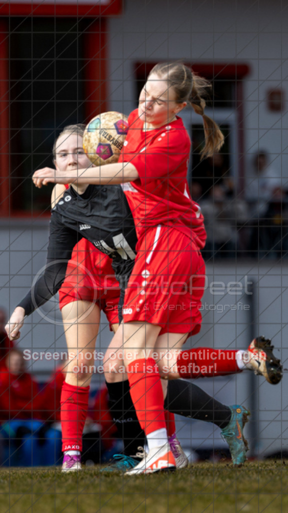 20250223_134428_0380-2 | #,1.FC Donzdorf (rot) vs. TSV Tettnang (schwarz), Fussball, Frauen-WFV-Pokal Achtelfinale, Saison 2024/2025, Rasenplatz Lautertal Stadion, Süßener Straße 16, 73072 Donzdorf, 23.02.2025 - 13:00 Uhr,Foto: PhotoPeet-Sportfotografie/Peter Harich