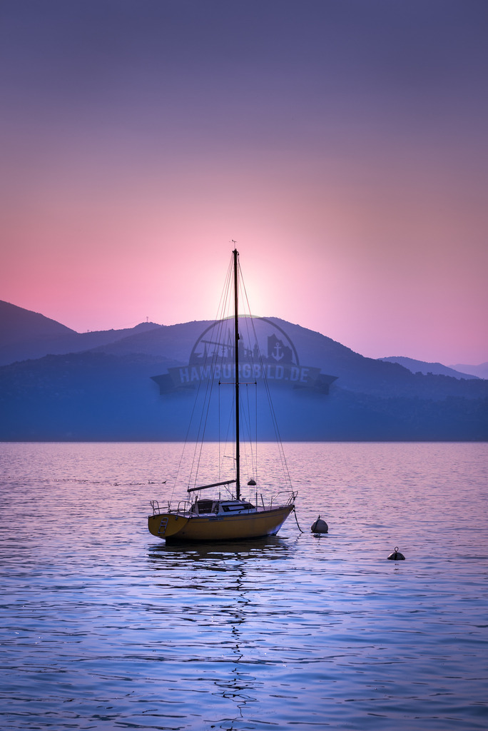 stativkunst-496 | Exklusive Hamburg collagen, tolle Segelbilder und viele weitere tolle Motive auf Leinwand, Poster, Alu-Dibond, u.v.m. findet Ihr bei uns auf hamburgbild.de. Findet Euer Wandbild für Euer Zuhause, Büro oder die  Praxis…. - Realisiert mit Pictrs.com