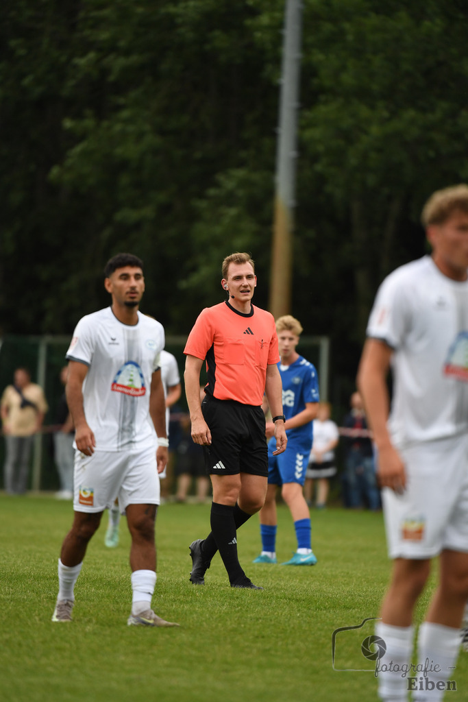 Sport-Duwe Cup | Sport-Duwe Cup Oldenburg; SSV Jeddenloh (weiß)-VFB Oldenburg (blau) am 05.07.2025 in Oldenburg (Sportanlage TuS Eversten), Photo: Philip Eiben 2025 - Realisiert mit Pictrs.com
