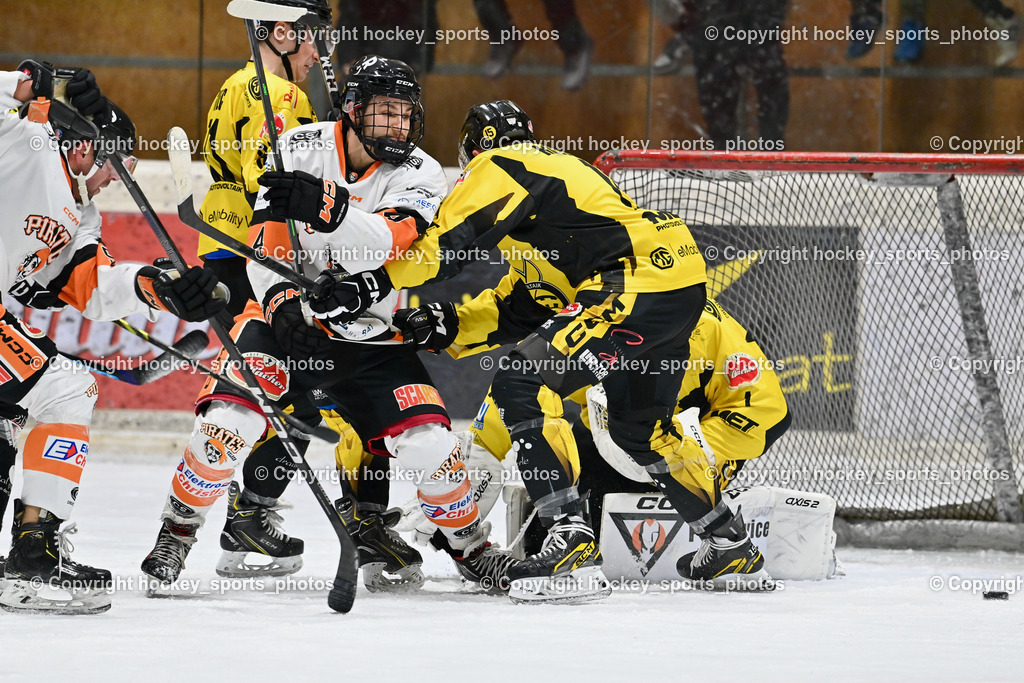 EC Hornets Spittal vs. USC Piraten Velden 18.2.2024 | #90 Edlinger Patrick USC Velden, #4v##15 Titze Lukas USC Velden, EC Hornets Spittal vs. USC Piraten Velden 18.2.2024, EC Hornets Spittal vs. USC Piraten Velden 18.2.2024 am 18.02.2024 in Spittal an der Drau (Eissportzentrum Spittal), Austria, (Photo by Bernd Stefan)