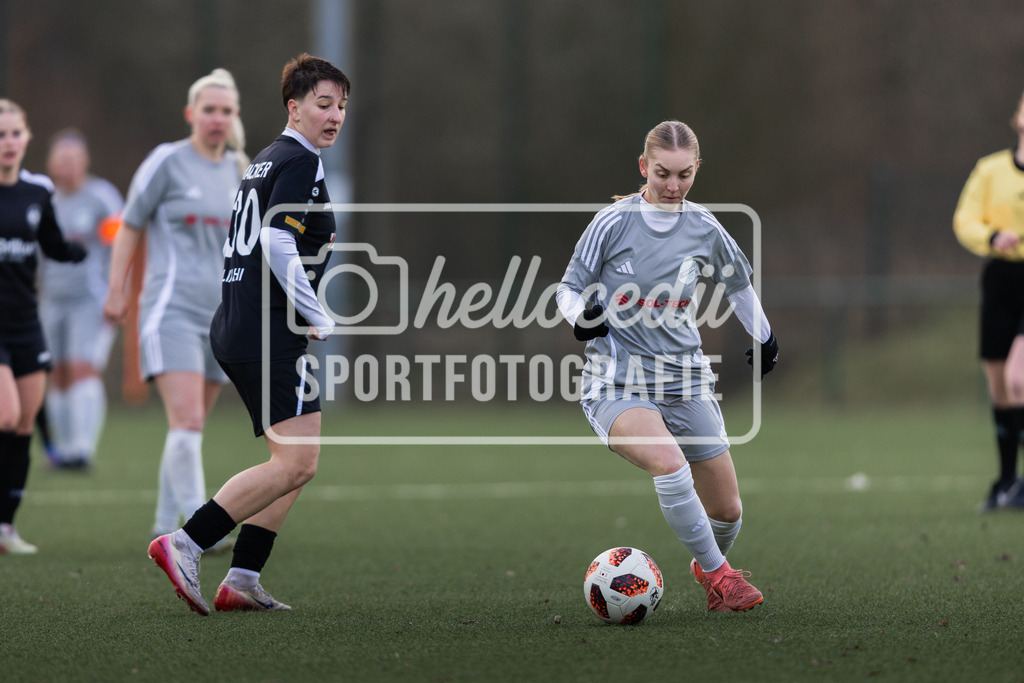 Fußball I Frauen I Saison 2025-2026 I Testspiel I DjK Wacker Mecklenbeck - BW Hollage I 08.02.2026-072 | Aglia Iliadhi (30, Wacker Mecklenbeck) Hannah Maruschke (15, BW Hollage) - Realisiert mit Pictrs.com