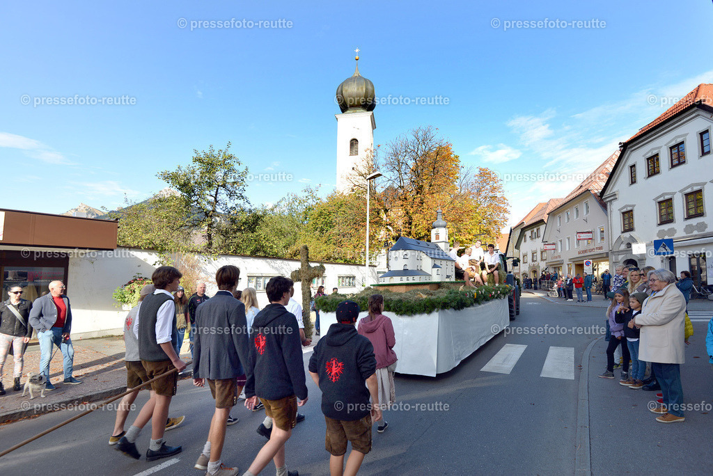 news-2022-Okt16-LJ_Erntedank_-TANNHEIM-WTV_4783 | Info aus dem Bezirk Reutte/Ausserfern Tirol sowie eine umfangreiche Bilddatenbank über die gesamte Region: Lechtal, Talkessel Reutte, Tannheimertal, Zwischentoren. Lech, Plansee, Zugspitze, Grenztunnel, B179, Fernpassstraße, Verkehr, Lawinen, Tradition, - Realisiert mit Pictrs.com