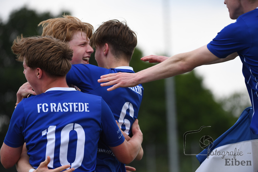 FC Rastede-JSG Esens/Dornum | B-Jugend Bezirksliga; FC Rastede (blau)-JSG Esens/Dornum (weiß) am 24.05.2025 in Rastede (Sportanlage Kötterswegs), Photo: Philip Eiben 2025 - Realisiert mit Pictrs.com