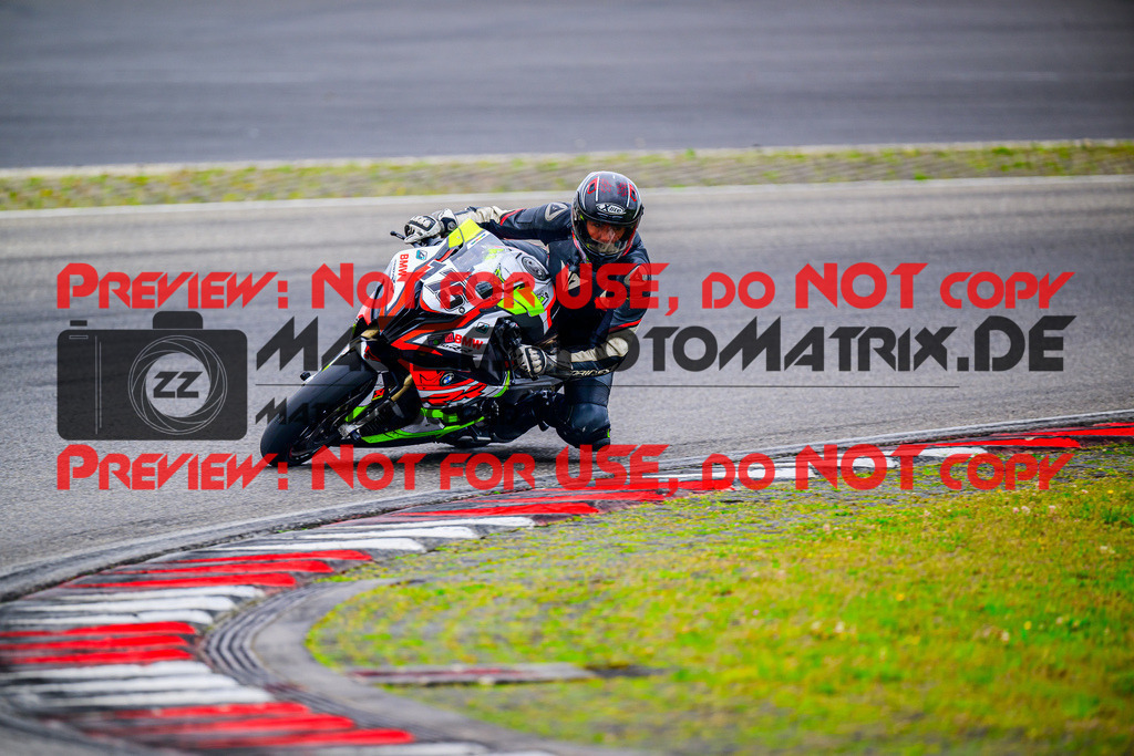 MaZZes_FotoMatrix_240717_6007705_4217 | ROT