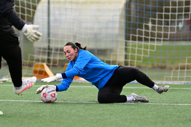 Fußball I Frauen I Saison 2025-2026 I Regionalliga Nord I 11. Spieltag I Hamburger SV U20 - Holstein Kiel I 27573 | Der Sportfotograf. - Realisiert mit Pictrs.com