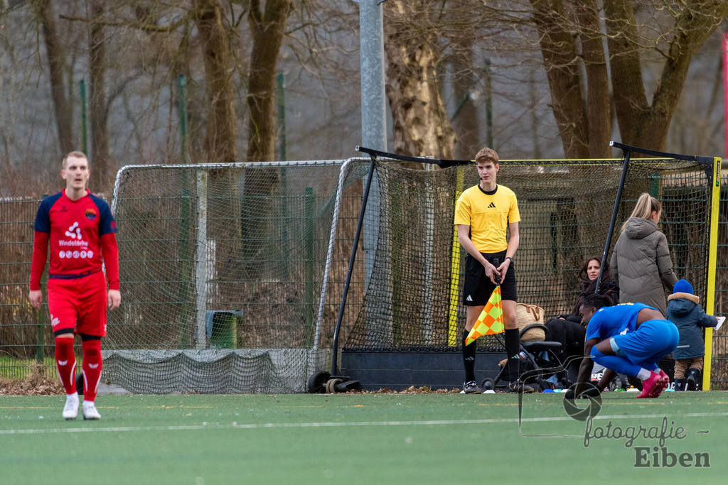 GVO Oldenburg-VFL Germania Leer | Herren Bezirks-Testspiel; GVO Oldenburg (rot)-VFL Germania Leer (blau) am 02.03.2025 in Oldenburger (Sportpark Osternburg); Photo: Philip Eiben 2025 - Realisiert mit Pictrs.com