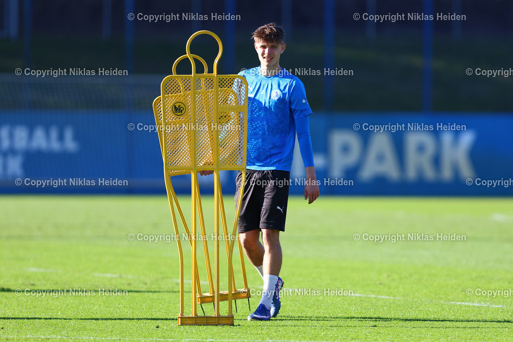 NH_HolsteinKiel_Training_18032026 | #2 Frederik Roslyng (Holstein Kiel)Fußball I Herren I Training I Saison 2025-2026 I Holstein Kiel I 18.03.2026 I Citti-Fußballpark