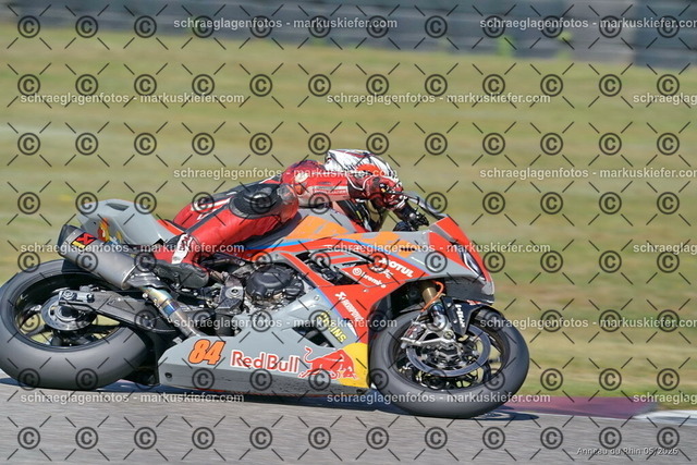 26BT02-0213 | markuskiefer.com - Realisiert mit Pictrs.com
