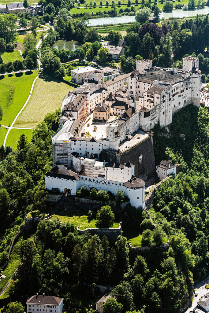 dr__0021552.jpg | SALZBURG 03.06.2019 Burganlage der Veste Festung Hohensalzburg in Salzburg in Österreich. // Castle of the fortress Festung Hohensalzburg in Salzburg in Austria. Foto: Daniel Reiter