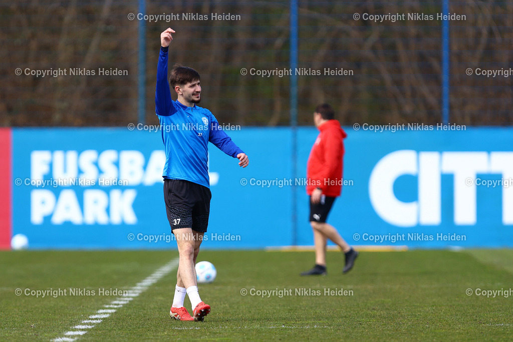 NH_HolsteinKiel_Training_08042025 | #37 Armin Gigovic (Holstein Kiel)Fußball I Herren I Training I Saison 2024-2025 I Holstein Kiel I 08.04.2025 I Citti-Fußballpark