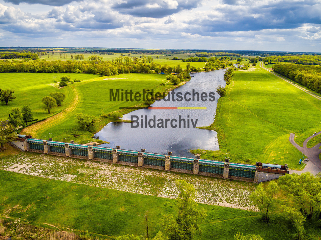 Luftbild Sehenswürdigkeiten und Deichsystem Pretziener Wehr im Salzlandkreis zum Hochwasserschutz -3 | Luftbild Sehenswürdigkeiten und Deichsystem Pretziener Wehr im Salzlandkreis zum Hochwasserschutz  - Realisiert mit Pictrs.com