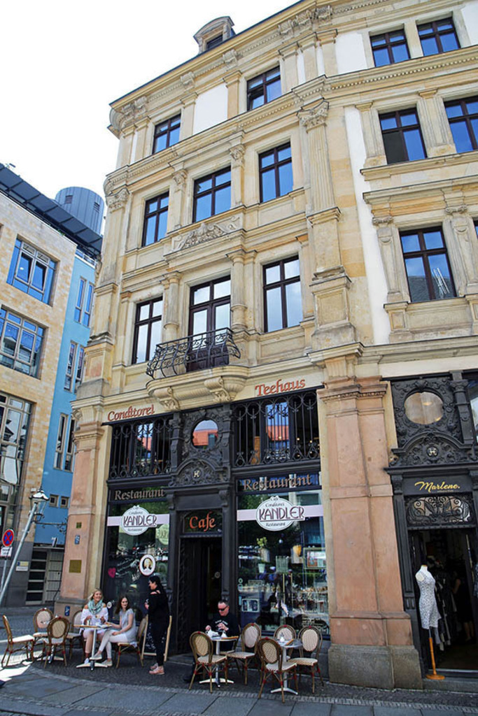 Bildlexikon Leipzig - Café Kandler im Teehaus | Das Team hinter BILDLEXIKON LEIPZIG bündelt historische wie aktuelle Informationen über die Stadt Leipzig in Text und Bild auf einer Plattform und stellt diese der interessierten Öffentlichkeit zur Verfügung.