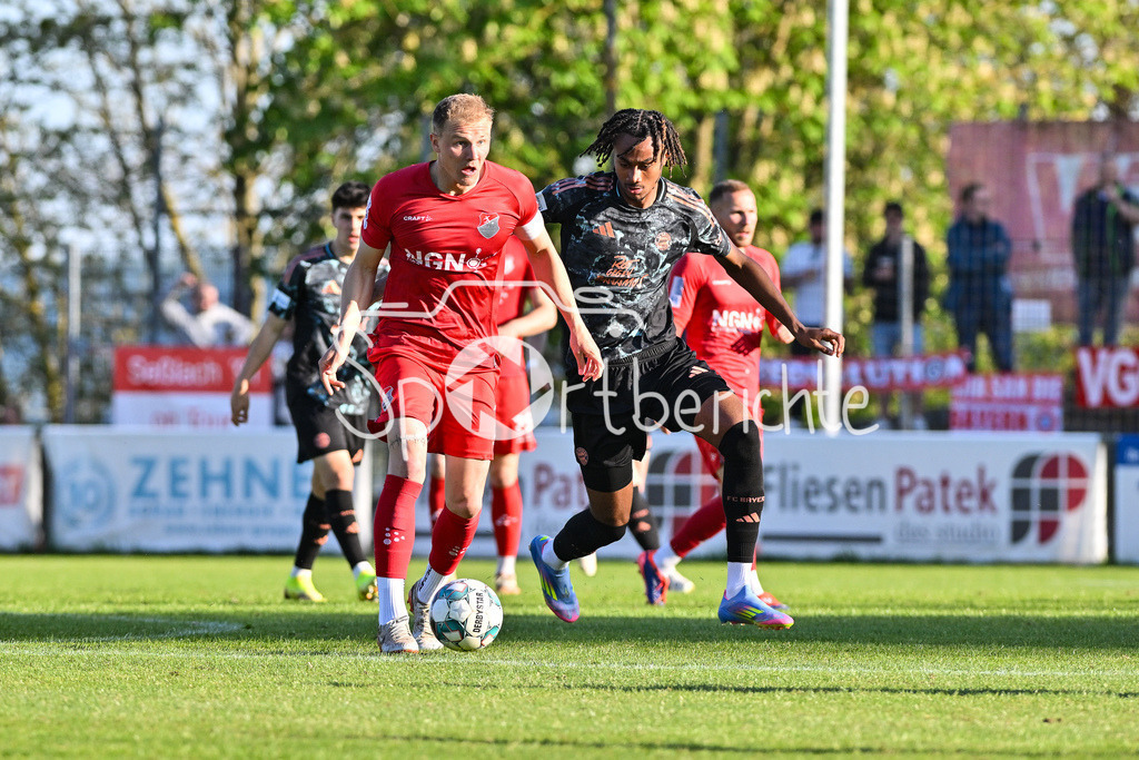 TSV Aubstadt - FC Bayern Amateure | im Duell Steffen BEHR (TSV Aubstadt 16) und Jonah Daniel KUSI-ASARE (FC Bayern München II #9) / Zweikampf / Regionalliga Bayern: TSV Aubstadt - FC Bayern Muenchen II, NGN-Arena am 23.04.2025