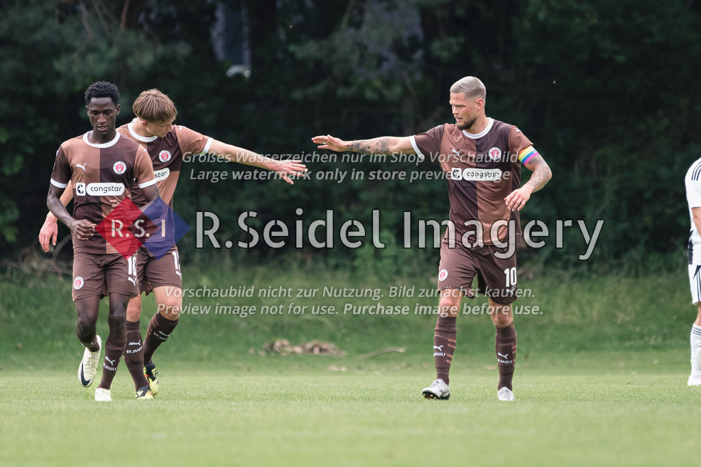 RS-1-059402 | Isma Baraze Adam (#18, FCSP), Tim Jonas Hoffmann (#15, FCSP), Julian Ulbricht (#10, FCSP, Teamkapitän)