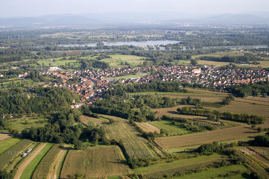 Aerial view: From the west in Mothern in the state Bas-Rhin, France.Photo: IMG_8087.jpg taken on 09/15/2007 by Werner Riehm/FLY-FOTO.comResolution of the original: 3456 x 2304 px