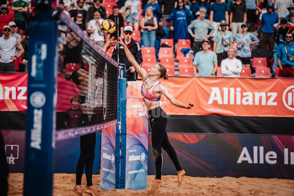 Beachvolleyball | Frauen | Allianz German Beach Tour 2025 | Tourstop München | 11.07.2025 | Tabea Schwarz beim Angriff