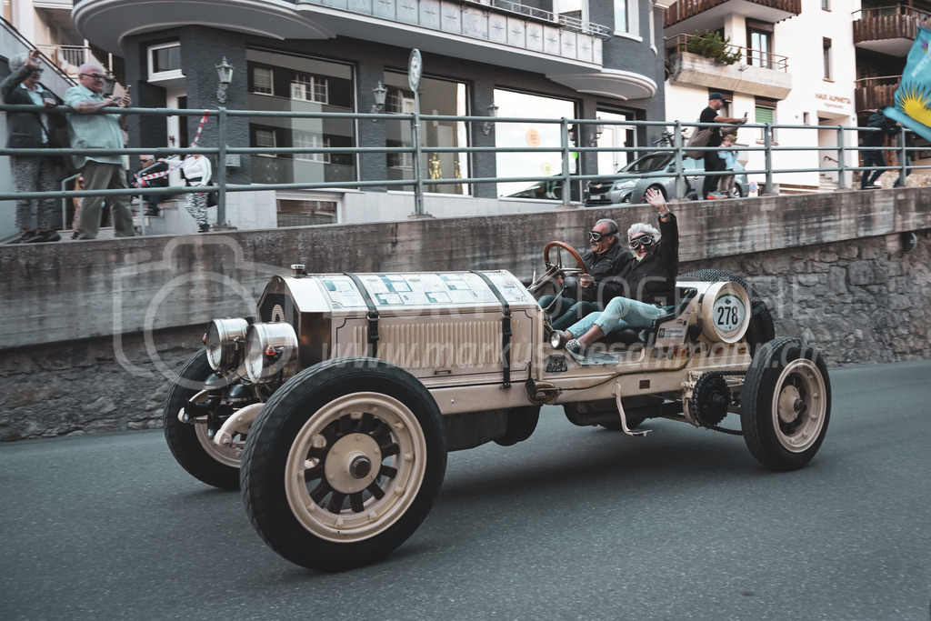 21. Arosa ClassicCar 2025 - 4. September 2025 | Ruedi Schawalder aus Rorschacherberg (SUI) in einem La France Typ 12 aus dem Jahre 1917 mit Startnummer 278 am Arosa ClassicCar 2025 in der Kategorie Classic Trophy..@arosaclassiccar, @arosa.official, #arosaclassiccar, #arosa, #76curves, #classiccar, Bild: Sportfotografie Markus Aeschimann | www.markus-aeschimann.ch - Realisiert mit Pictrs.com