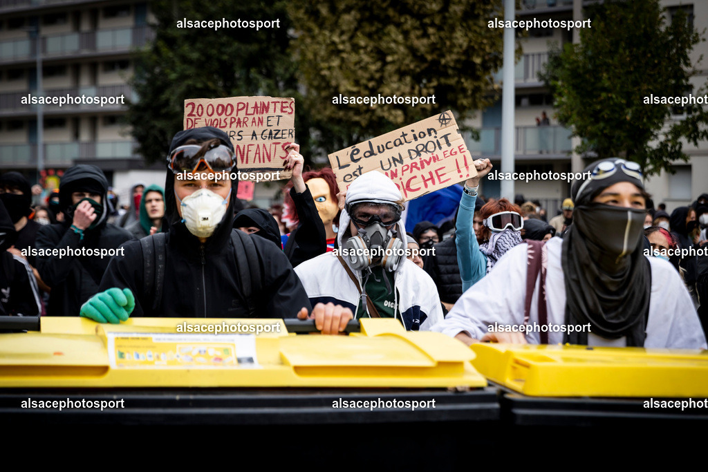 9L6A7132 | Des lycéens organisent de nouveaux blocages en Alsace le 13 octobre 2026, avant des rassemblements prévus à Strasbourg et à Mulhouse, en France. Cette mobilisation témoigne de la colère croissante des élèves face aux problèmes liés à l’éducation. Strasbourg - Realisiert mit Pictrs.com