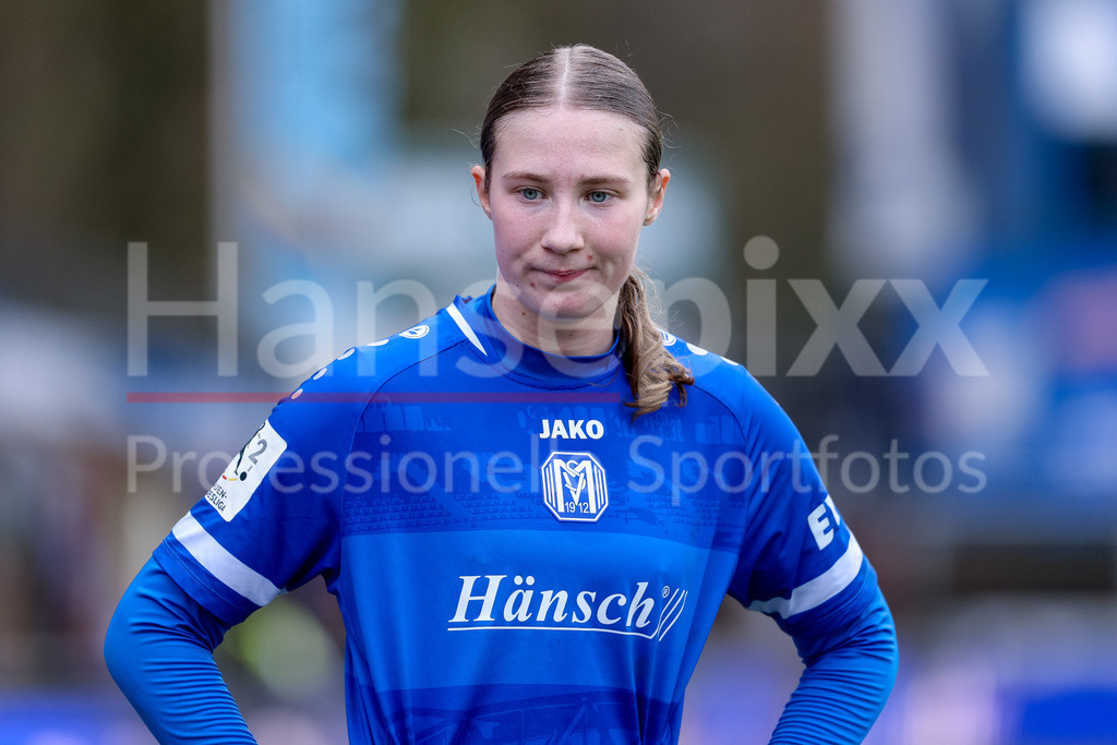 Fussball, 2. Frauen-Bundesliga, SV Meppen - FC Bayern München II | Laura Bröring (SV Meppen, 6) Portrait, Nahaufnahme, Einzelfoto, Einzelbild, DIE DFB-RICHTLINIEN UNTERSAGEN JEGLICHE NUTZUNG VON FOTOS ALS SEQUENZBILDER UND/ODER VIDEOÄHNLICHE FOTOSTRECKEN. DFB REGULATIONS PROHIBIT ANY USE OF PHOTOGRAPHS AS IMAGE SEQUENCES AND/OR QUASI-VIDEO.