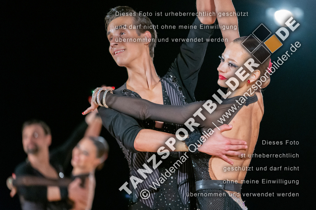 20250503-11569 | Hier finden Sie Tanz Bilder vom Latein und Standard Formationen tanzen. Sportbilder vom Tanzsport. Schöne Fotos und von Weltmeisterschaft, Europameisterschaft, Bundesliga, Regionalliga, Oberliga und Landesliga sowie von GOC Stuttgart, DanceComp, WM Bremen