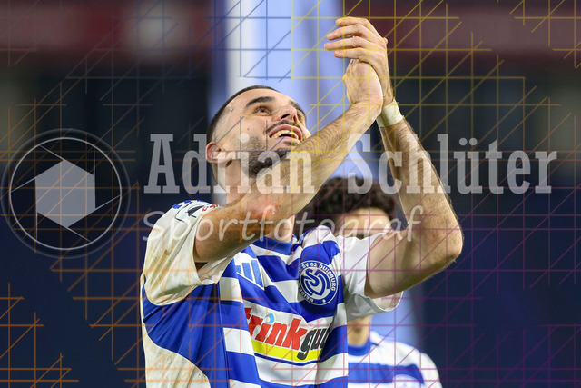 MSV Duisburg vs SV Waldhof Mannheim - 3. Liga | Duisburg, Deutschland, 07.11.25:   Rasim Bulic (MSV Duisburg) Schlussjubel, jubelt nach dem Sieg waehrend des Spiels der 3. Liga MSV Duisburg vs SV Waldhof Mannheim in der schauinsland-reisen-arena(Foto von Brauer-Fotoagentur / Adrian Schlueter)