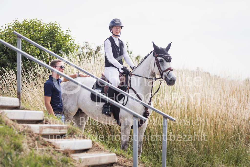 250629_PfSpTa_Stil-L2-327 | Deine schönsten Turniermomente als professionelle Fotos! Entdecke hochwertige Pferdesport-Fotografie im Online-Shop. Jetzt Fotos finden & bestellen!