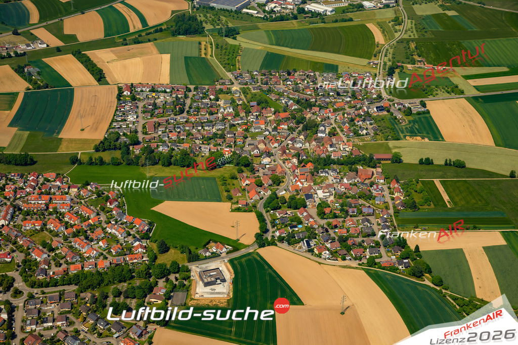 Das Luftbild zeigt Heiningen Backnang - Die Luftaufnahme wurde 2023 vom UL-Flugzeug aus erstellt ( keine Drohne ) - Hochauflösende Luftaufnahme - Für grossformatige Ausdrucke geeignet. Die Geschenkidee !Mit Lizenz und Bildrechte bestellbar