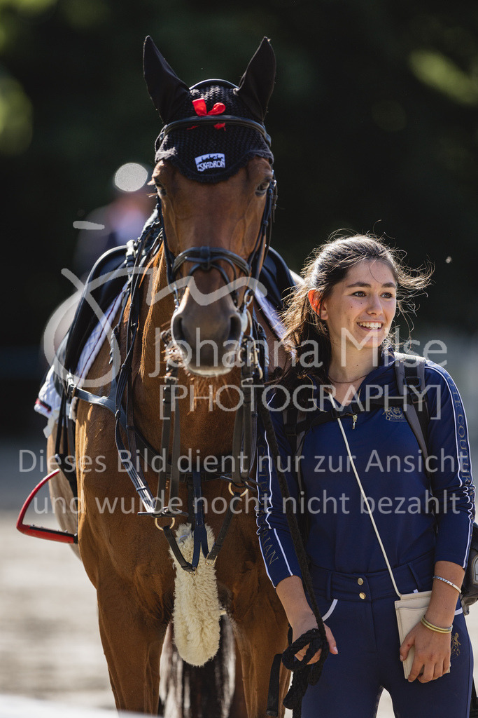 230826_Delbrueck_S1-Spr_Impressionen-902 | Deine schönsten Turniermomente als professionelle Fotos! Entdecke hochwertige Pferdesport-Fotografie im Online-Shop. Jetzt Fotos finden & bestellen!