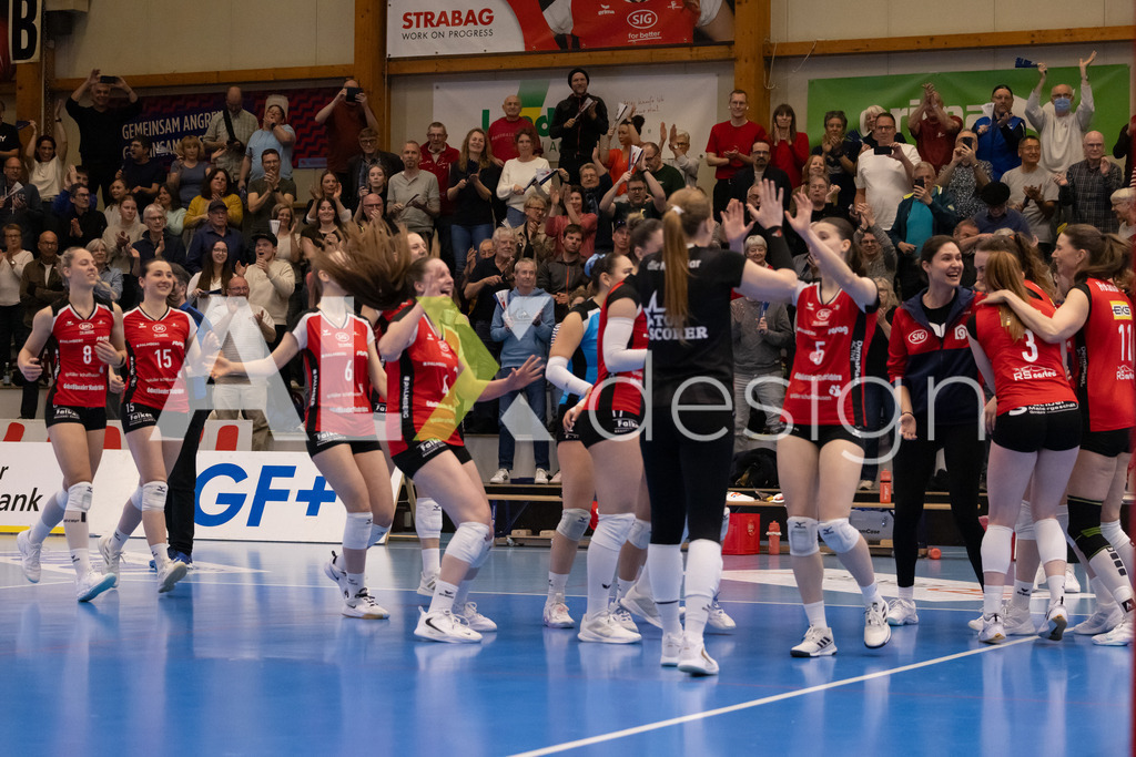 Volleyball I Frauen I Saison 2025-2026 I Volleyball NLA | Women I 1/2 Finals I  VC Kanti Schaffhausen - Sm'Aesch Pfeffingen I 22.03.2026 | Jubel zum Sieg von VC Kanti Schaffhausen - Realisiert mit Pictrs.com
