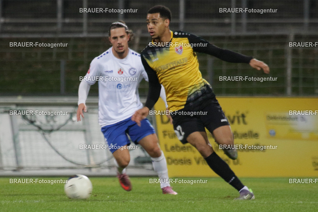 KFC Uerdingen - Ratingen 04/19 | Krefeld, Deutschland, 02.12.25 Noah Tomson (KFC Uerdingen) in Aktion während des Oberliga Niederrhein Spiels zwiachen KFC Uerdingen - Ratingen 04/19 im Krefelder Grotenburg Stadion am 02. Dezember 2025 in Krefeld (Foto von Ralph Görtz / Brauer-Fotoagentur)