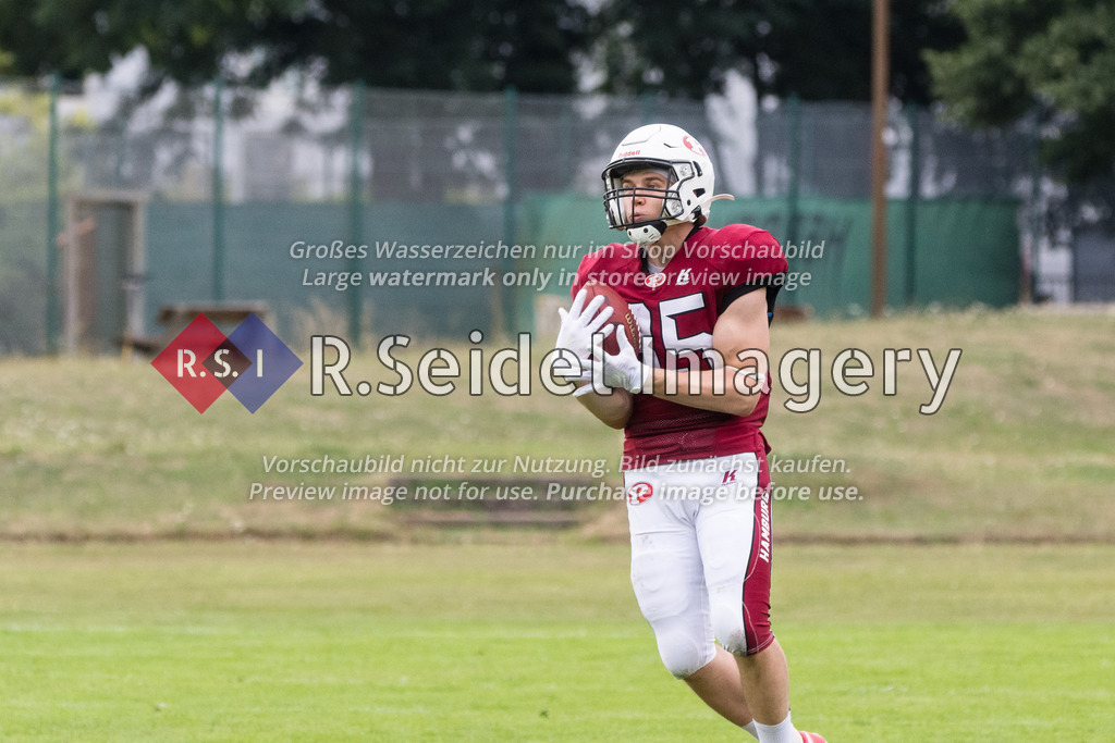 American Football, Saison 2022, Regionalliga Nord, Hamburg Blue Devils - Hamburg Pioneers, Dr.-Hermann-Schnell-Sportplatz (Hamburg), 13.08.2022, 8. Gameweek | Julian Völling (#85, Pioneers, WR)