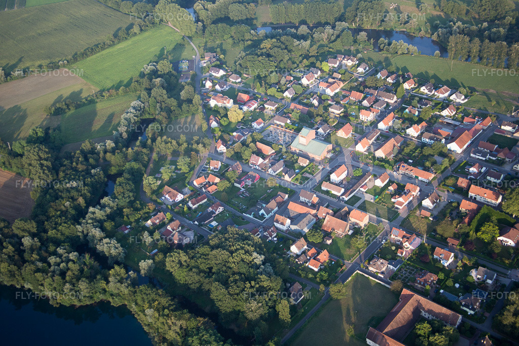 Aerial view: View of the town in Fort-Louis in the state Bas-Rhin, France.Photo: IMG_093099.jpg taken on 08/16/2016 by Werner Riehm/FLY-FOTO.comResolution of the original: 5472 x 3648 px