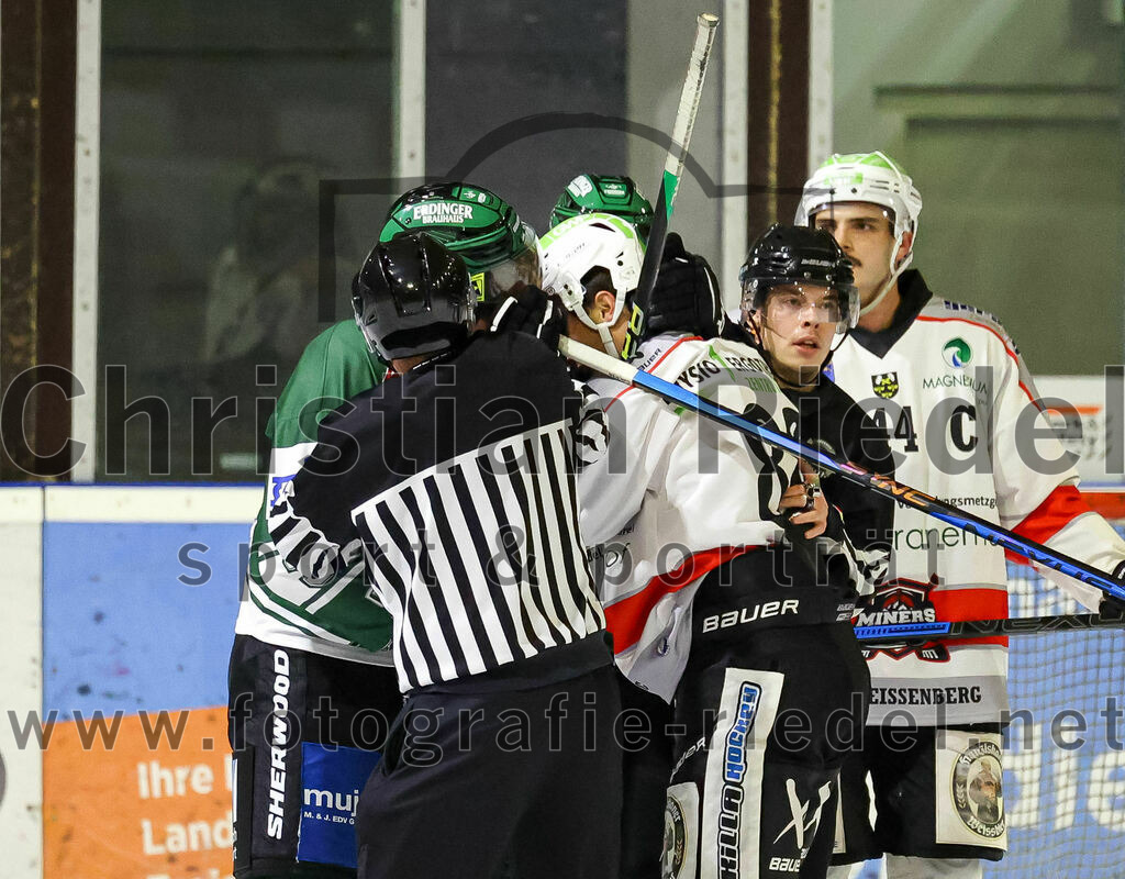 2023-10-29_014_TSV_Erding_gegen_TSV_Peissenberg | Erding, Deutschland, 29.10.2023:
Eishockey, Bayernliga Vorrunde 2023 / 2024, 5. Spieltag, TSV Erding gegen TSV Peißenberg, Endergebnis: 

Thomas Plihal (Erding Gladiators, #39)

Foto: Christian Riedel / fotografie-riedel.net
