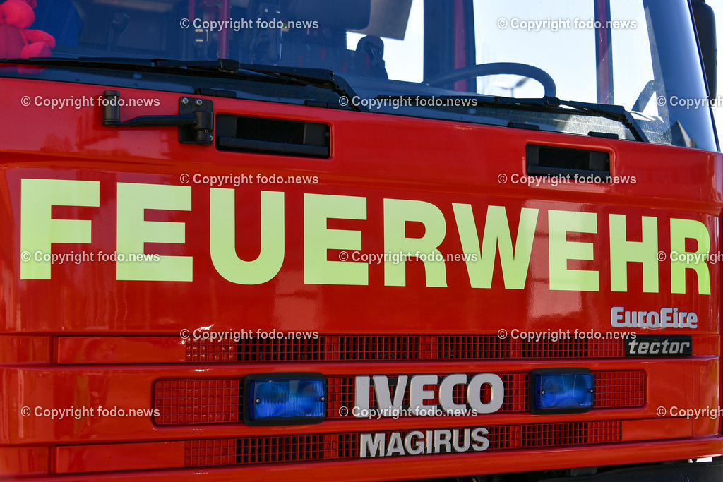 Deutschland_ Baden-Wuerttemberg_ Stuttgart_ 08.04.2025-8 | 08.04.2025, Deutschland, GER, Baden-Wuerttemberg, Stuttgart, im Bild Themenbild, Feuerwehr, Schrift, Blaulicht, Einsatzkraefte, Feature, Symbolbild