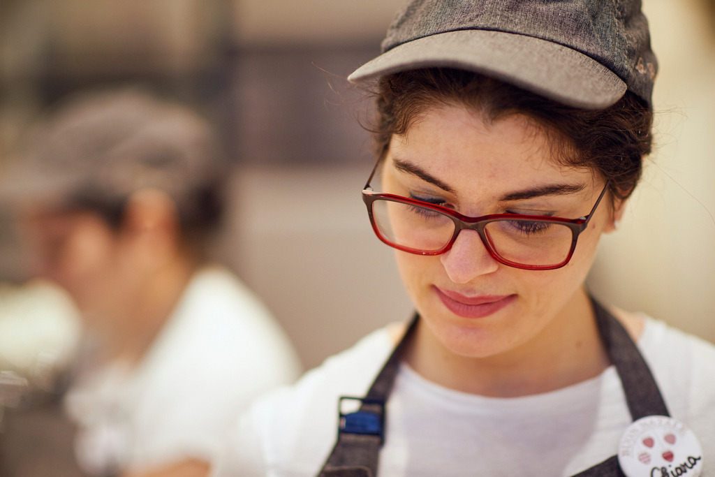 Gelateria la Romana | Wien, Austria - December 21, 2017: Gelateria la Romana, Porträt der Mitarbeiterin Chiara Soranno. - Realisiert mit Pictrs.com
