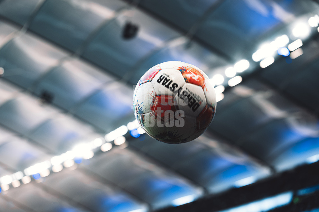Fußball | Männer | Saison 2025/2026 | 1. Fußball-Bundesliga | 22. Spieltag | Hamburger SV vs. 1. FC Union Berlin | 14.02.2026 | Derbystar Ball in der Luft