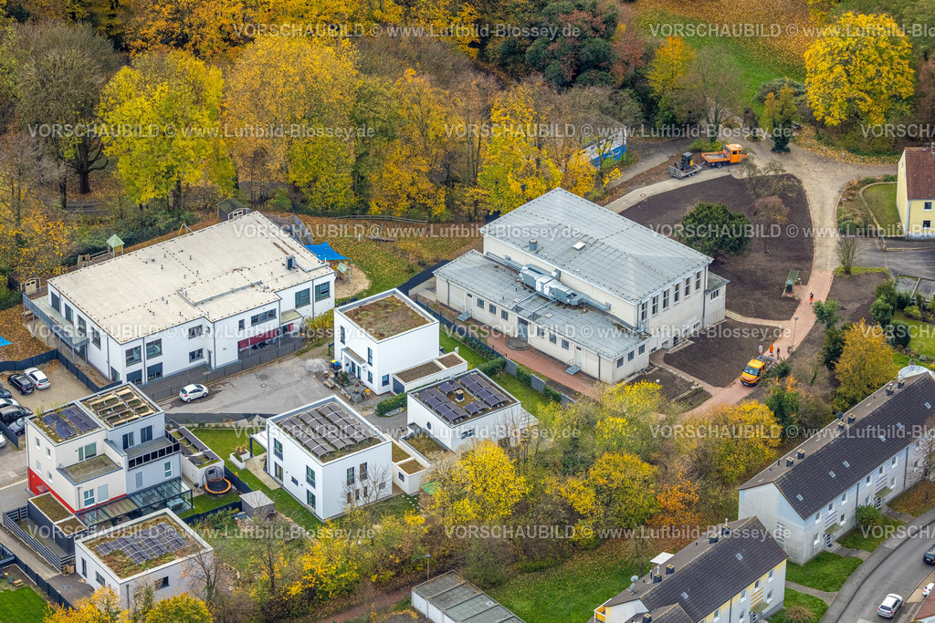 Hagen251101320 | Luftbild, Kita Dahmsheide und Sporthalle, Heidbrache, herbstliche Bäume, Altenhagen, Hagen, Ruhrgebiet, Nordrhein-Westfalen, Deutschland