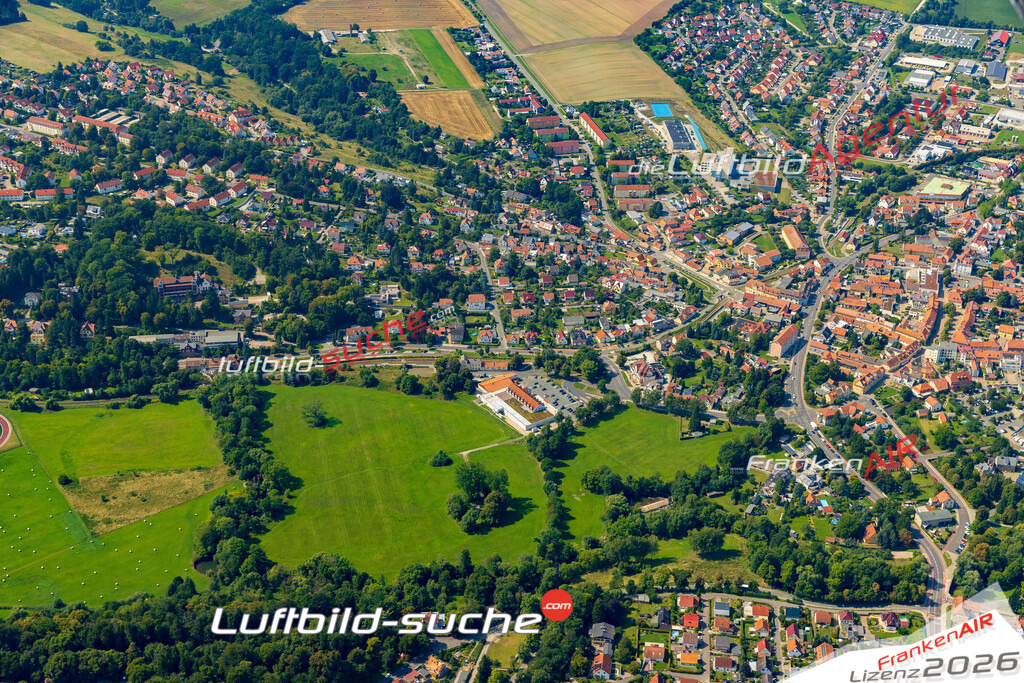 Übersichts Bild Bad Berka - Die Luftaufnahme wurde 2025 vom UL-Flugzeug heraus erstellt ( keine Drohnenaufnahme ) - Hochauflösende Luftaufnahme - für Wandbilder und großformatige Ausdrucke geeignet. Das besondere Geschenk!Hier alle&nbsp;Infos zur Lizenzierung der LuftaufnahmeWir fliegen auch dieses Jahr wieder in Ihre Region um Luftbilder zu erstellen.- Luftbild anfragen