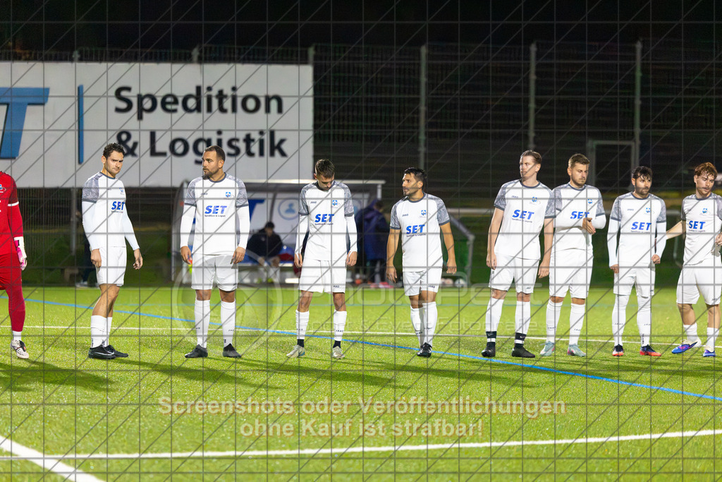 20261008_192718_0024_(c)_by_PhotoPeet | #,TSV Eschenbach (weiß) vs. SV Ebersbach (schwarz), Fußball, Bezirkspokal der Herren, Saison 2026/2027, Kunstrasenplatz, Schlater Straße, 73107 Eschenbach, 08.10.2026 - 19:30 Uhr,Foto: PhotoPeet / Sport- &amp; Eventfotografie / Peter Harich