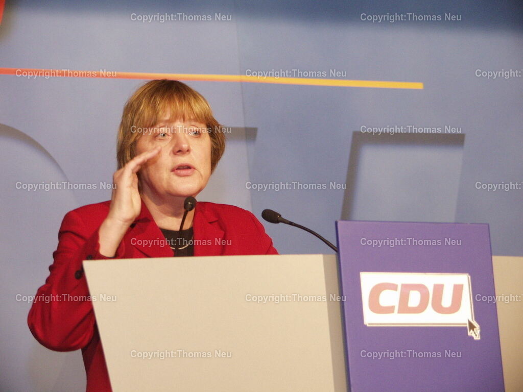 ANGELA_MERKEL_HP0103__34_ | 2003 besuchte Angela Merkel als CDU-Vorsitzende Heppenheim. Bei einem öffentlichen Auftritt sprach sie vor Bürgern und Parteimitgliedern zur politischen Lage.