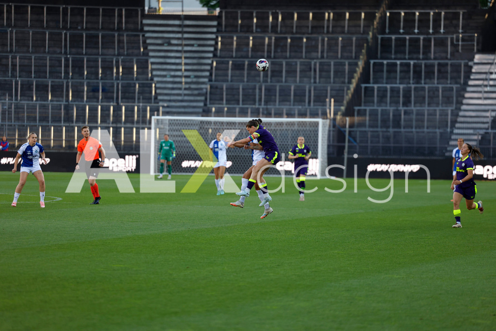 GC Zürich vs FC Zürich - AXA Women’s Super League Playoffs - Stadion Letzigrund | RAHEL HINDER and KAYLA MCKENNA of Grasshopper Club Zürich at duel header during the match of FC Zürich during the AXA Women’s Super League Playoffs quarter-final second leg between GC Zürich and FC Zürich at Stadion Letzigrund, Zurich, Switzerland. - Realisiert mit Pictrs.com